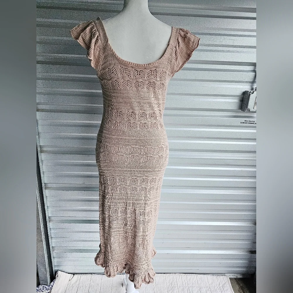 Beige crochet flutter sleeve flutter hem round neck sweater dress size small - Picture 6 of 7